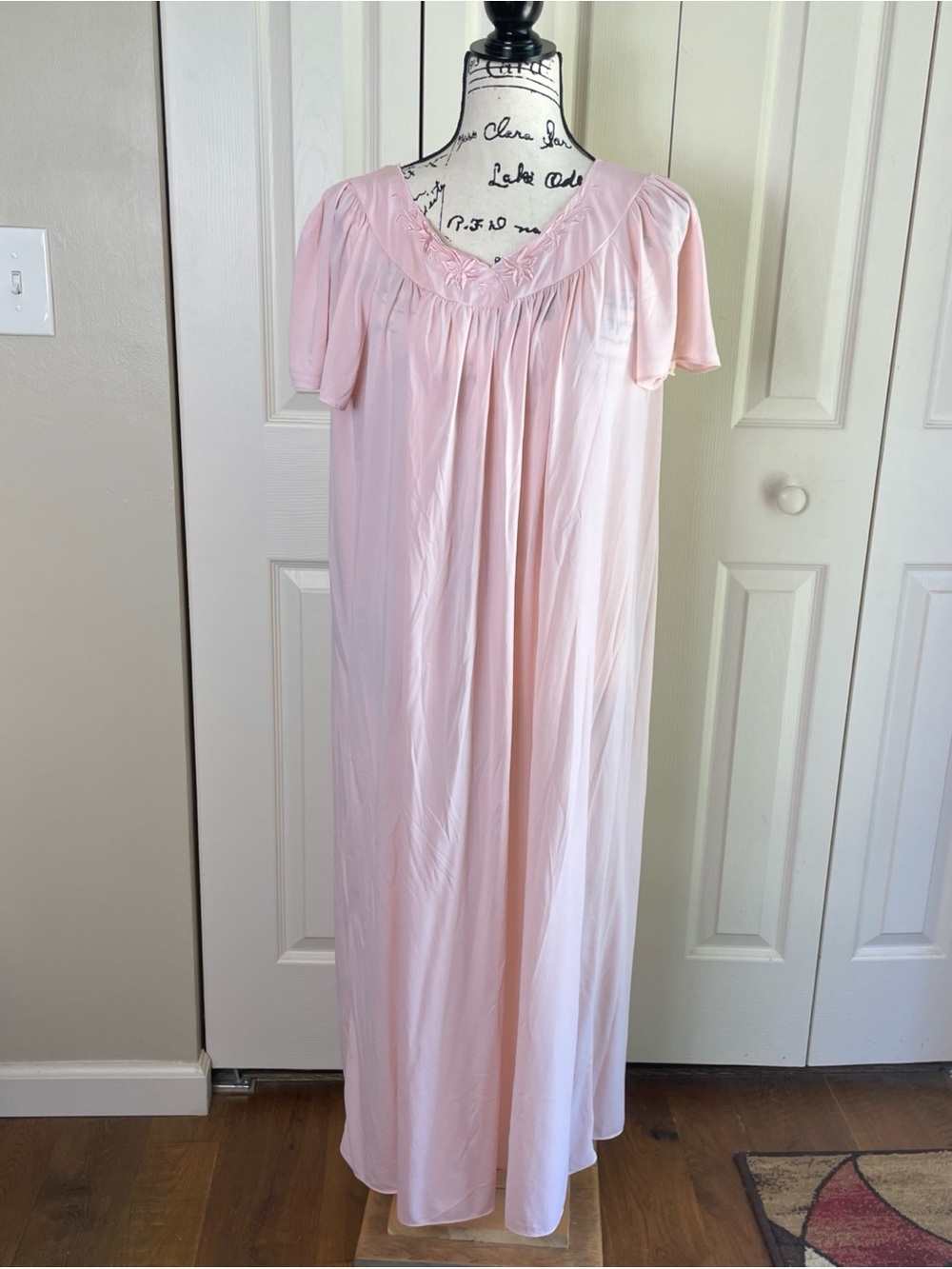 Miss Elaine Peach Flutter Sleeve Gown Floral Decoration At Neck Size Medium
